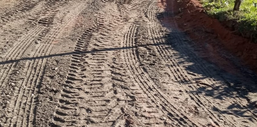 Prefeitura de Barra Mansa recupera estradas rurais e melhora acesso a produtores